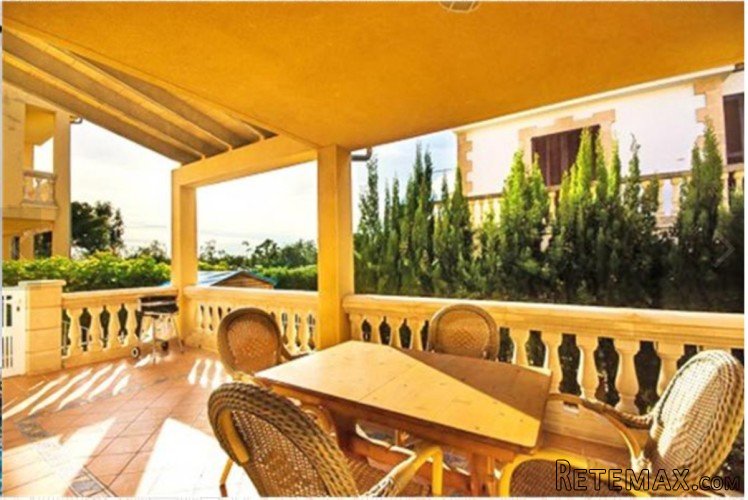 Villa with fabulous views of the Lake Esperanza and the..