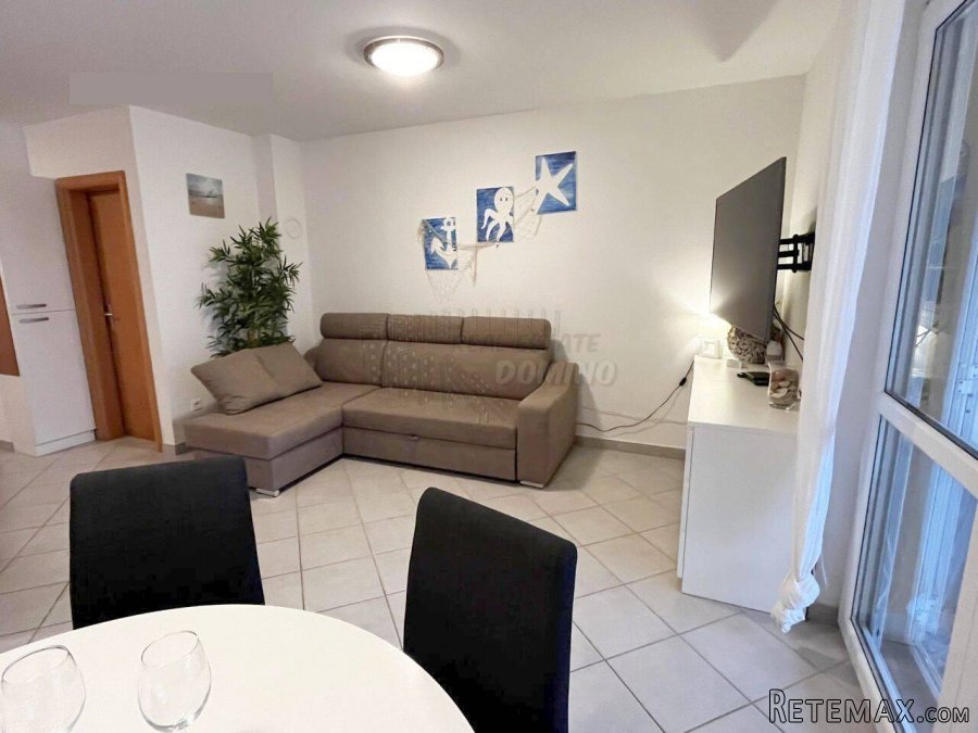 Apartman s prekrasnom okućnicom i pogledom! Uvala Soline! - 8