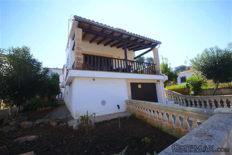 Lovely small detached house in Bonaire residential area..