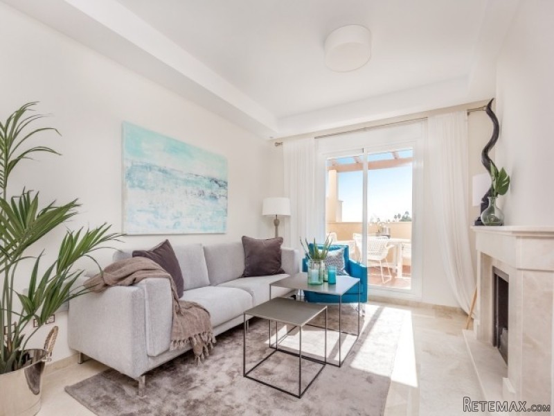 2 Bedroom Middle Floor Apartment