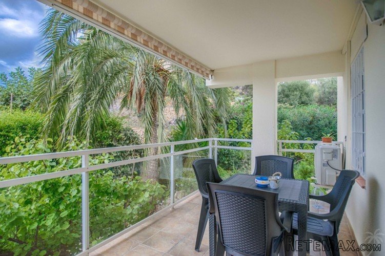 This renovated 2-bed apartment is located in the popular..