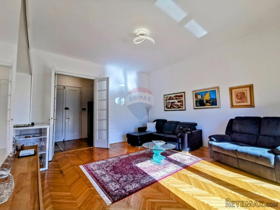 Rijeka, Bulevard, novouređen stan od 109m2 s garažom - 2