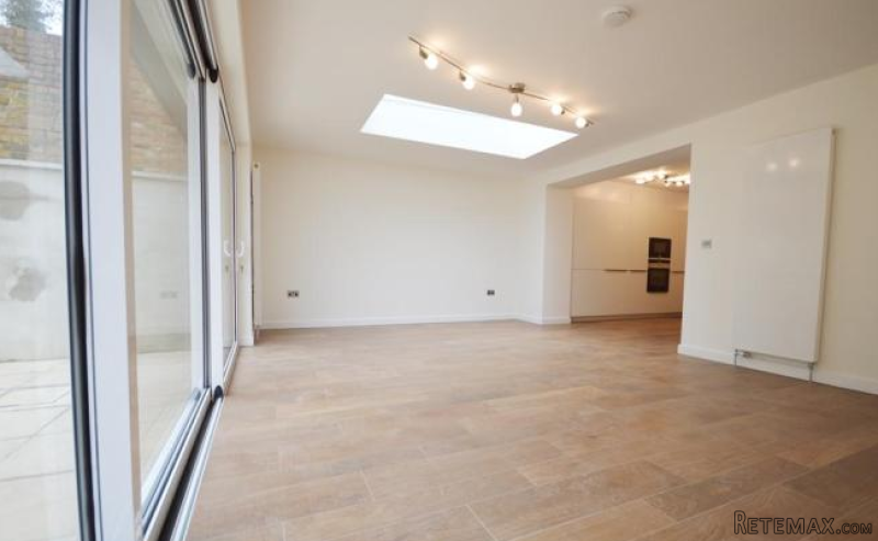 Flat 1, 4 Compayne Gdns - 2