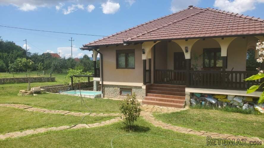 Prodajem kucu sa plantazom Žbevac-Bujanovac
