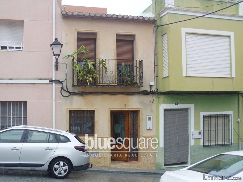 Fully reformed townhouse in Tormos with.. - 2