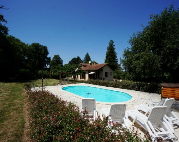 Hideaway cottage with pool MeM613