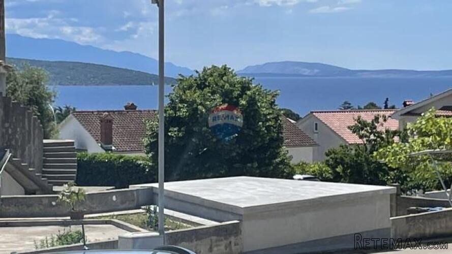 Krk grad-pogled na more,prizemlje,okućnica,parking
