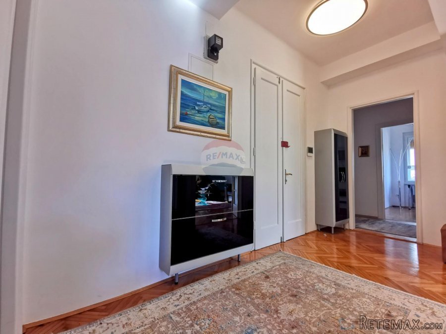 Rijeka, Bulevard, novouređen stan od 109m2 s garažom - 8