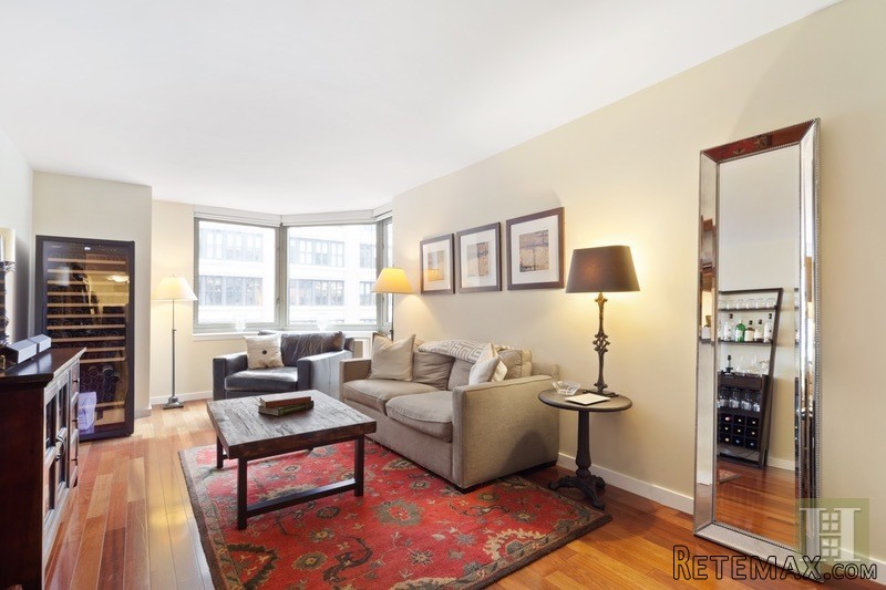 2 bedroom Apartment For Sale: 121 EAST..