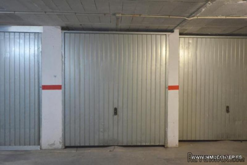 ROSES: Spacious garage 400m from the.. - 2