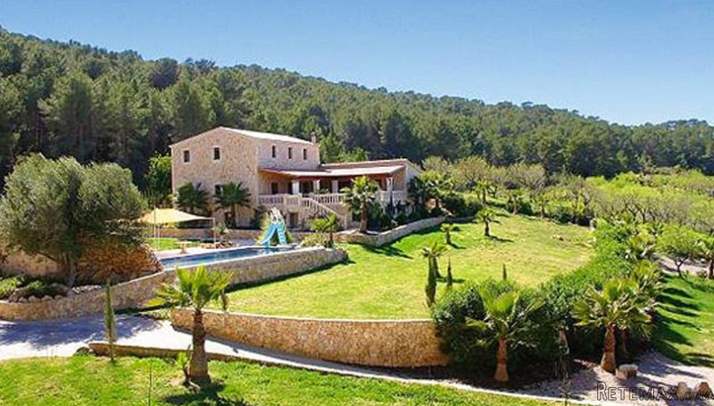 Homely finca with views to the..