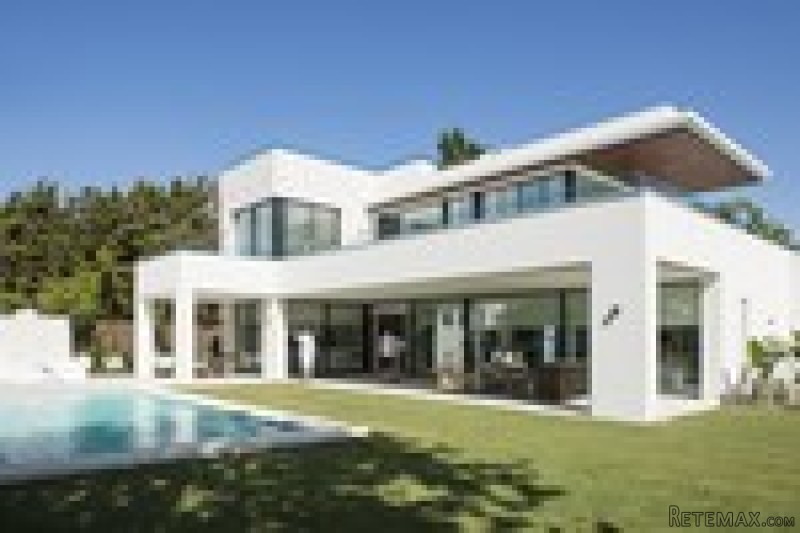 4 Bedrooms - Villa - Malaga - For Sale