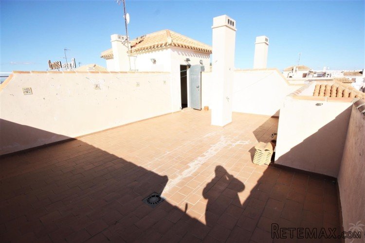 This apartment is located in the beautiful sparkling..