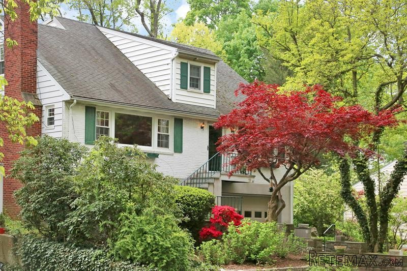 4 bedroom House For Sale: 19 Field Road..