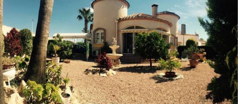 3 Bedroom 2 Bathroom Villa In..