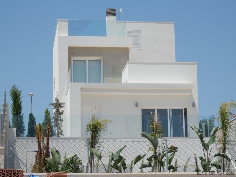 3 Bedrooms - Villa - Alicante - For Sale