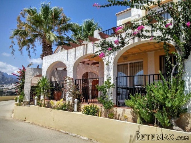 This is a very nice sea view bungalow with 3 bedrooms, 2..
