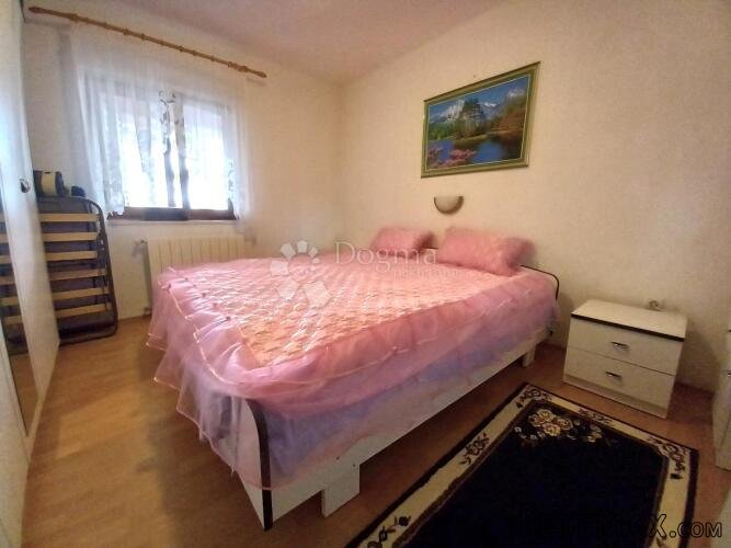 Labin, etaža sa tri stambene jedinice