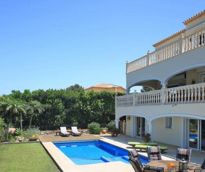 V1555 - Charming Luxury Villa In La..