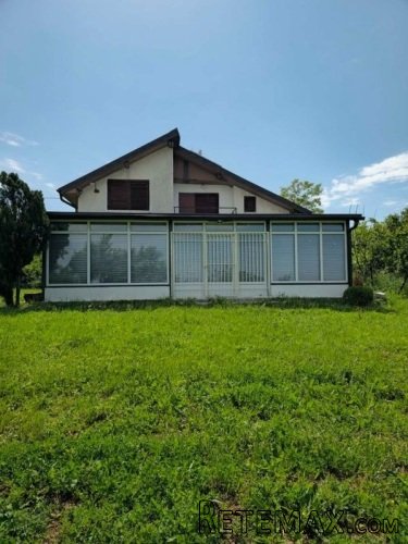 Prelepa kuca sa placem i pogledom na grad - 3