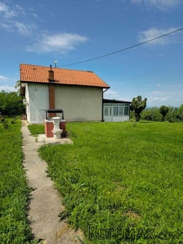 Prelepa kuca sa placem i pogledom na grad - 4