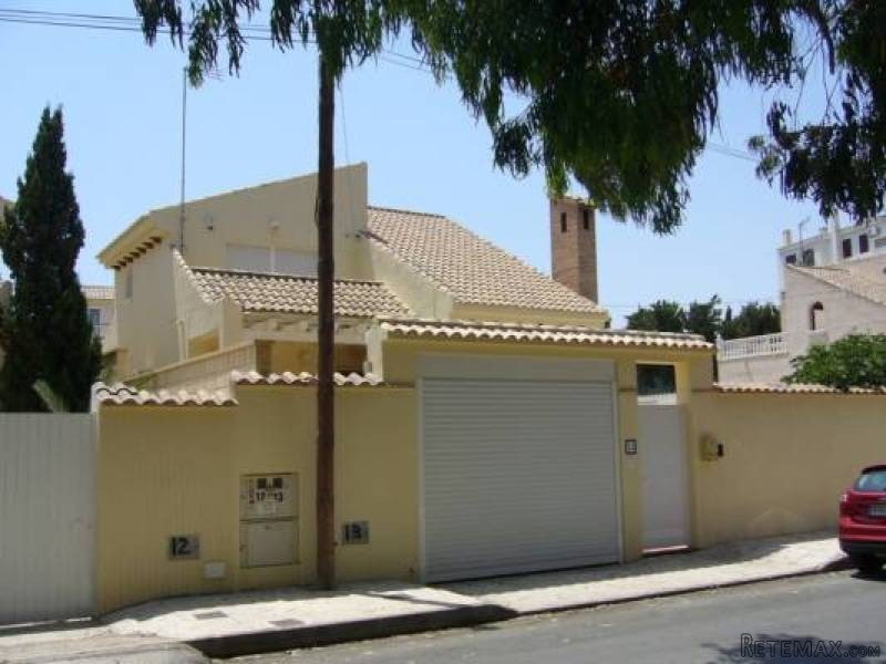 3 Bedroom 2 Bathroom Villa In Playa..
