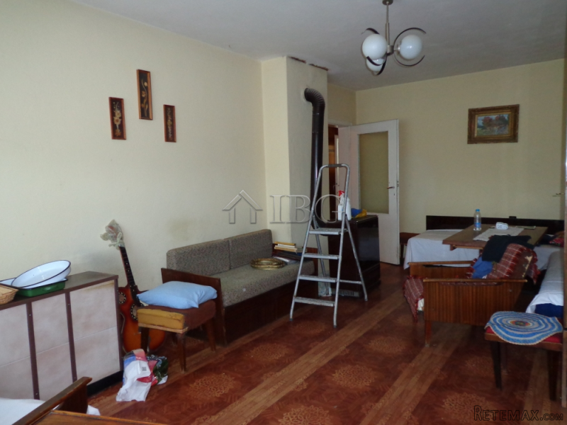 Classic 1-bedroom apartment