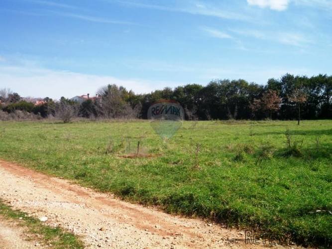 Istra,Pula-Monteserpo, urbanizirano zemljište 1850 m2 - 5