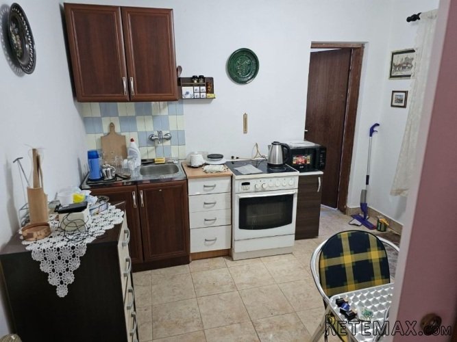 Prelepa kuca sa placem i pogledom na grad - 8