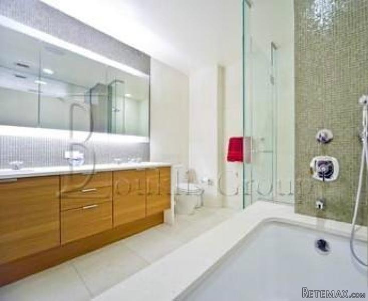 Corner Home With Dining Alcove~~~split.. - 2