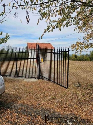 Prelepa kuca sa placem i pogledom na grad - 9
