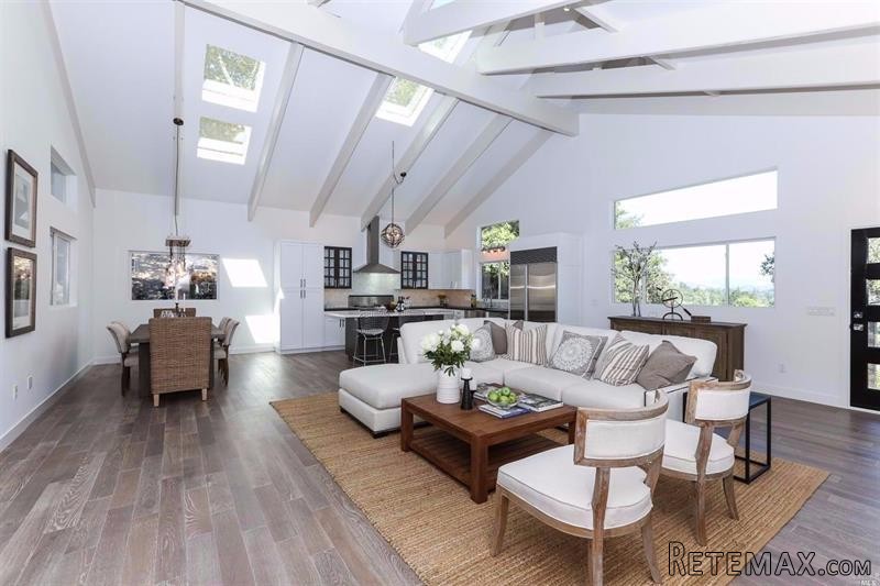 4 bedroom House For Sale: 33 Hillcrest..