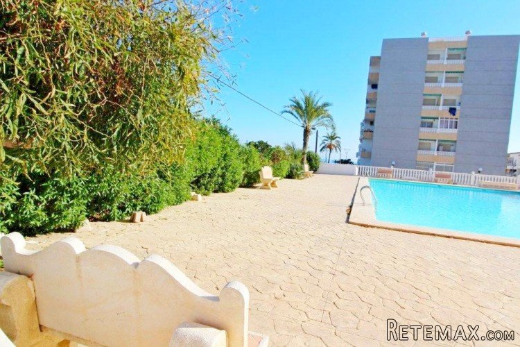 This cozy apartment is located in the Punta Prima..