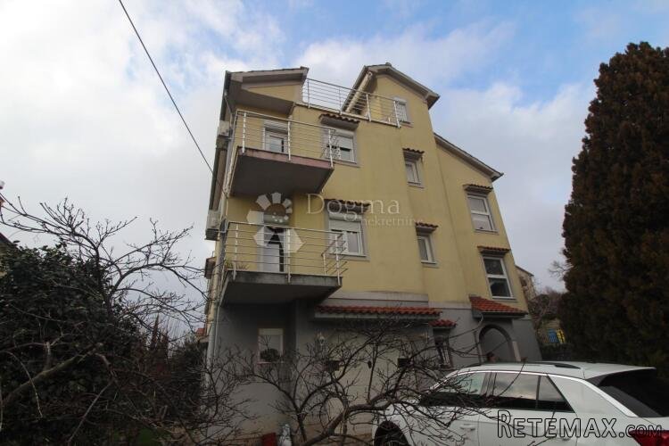 KASTAV SAMOSTOJEĆA KUĆA SA 4 STANA