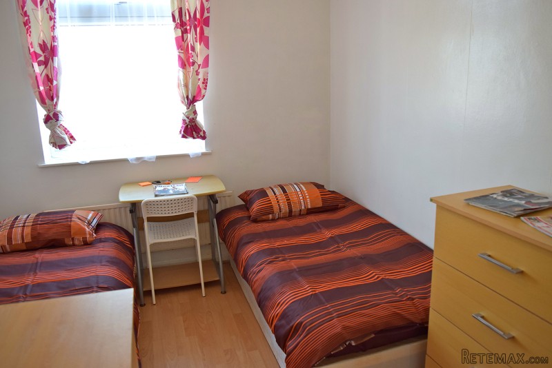 Room share for men, Zone 2, Devons road - 2