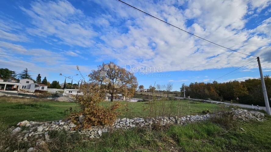 Građevinsko zemljište na mirnoj lokaciji - 2