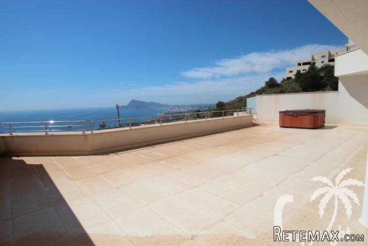 This modern apartment was built in 2005, facing south, it.. - 2
