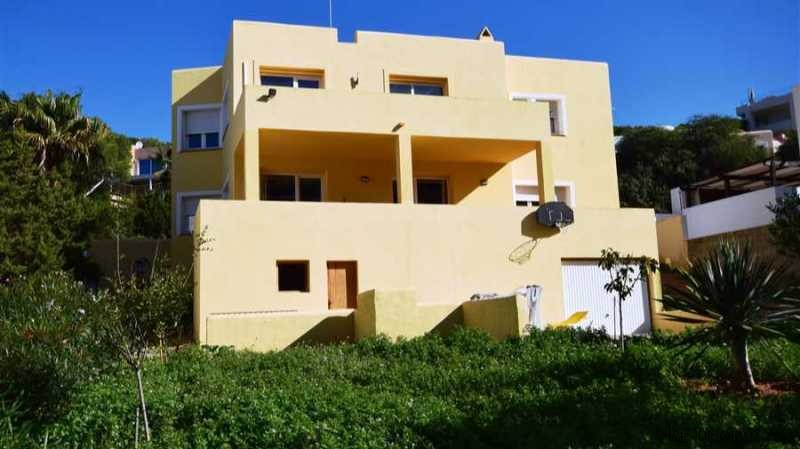 Detached house southfacing