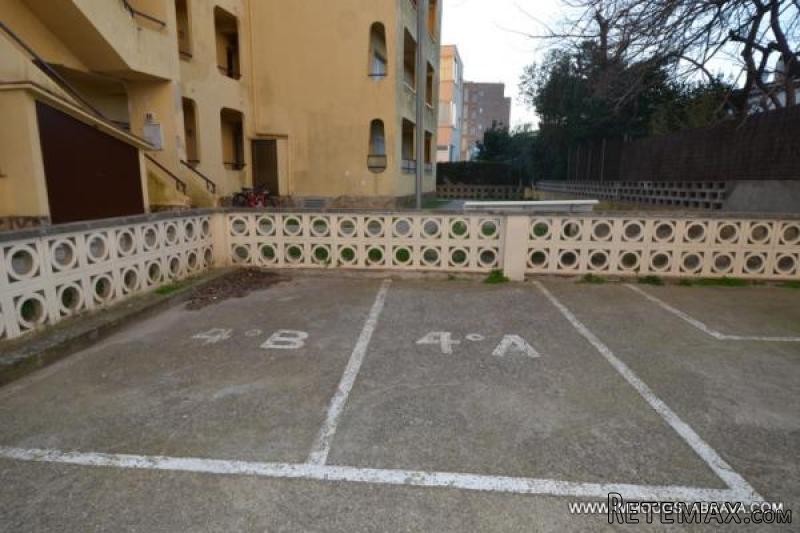 ROSES: Beautiful two bedroom apartment..