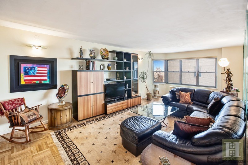 1 bedroom Apartment For Sale: 400 EAST..