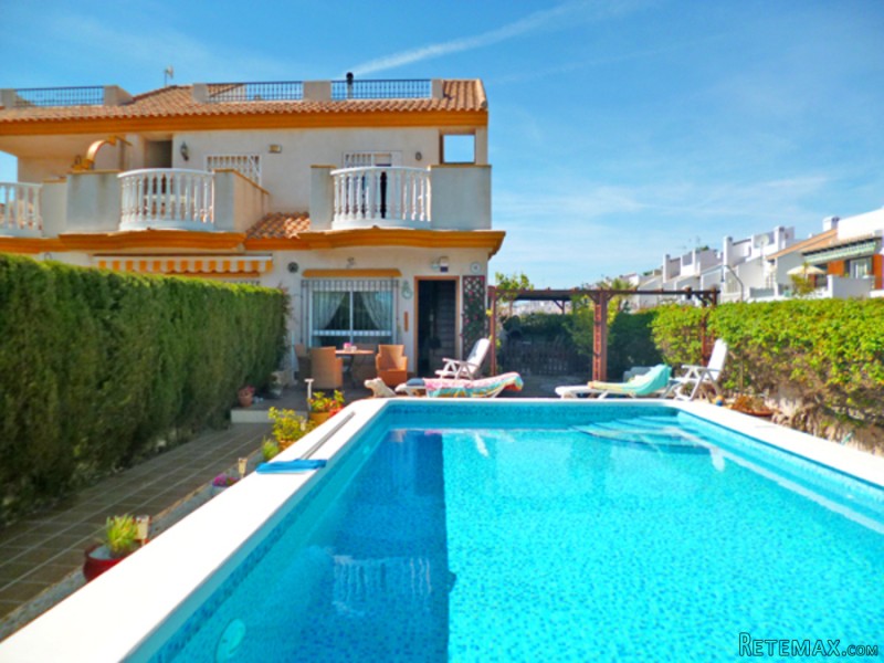 4 Bedrooms - House - Alicante - For Sale