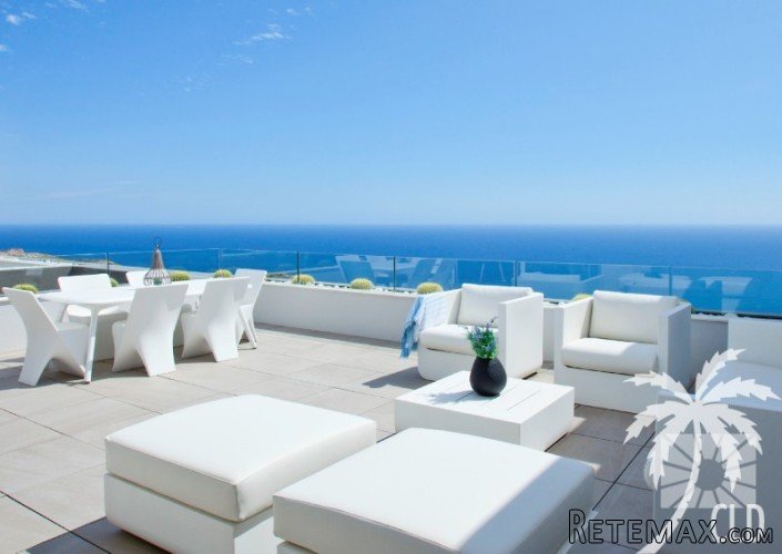 Luxury new build 3 bedroom apartment with large terrace and..