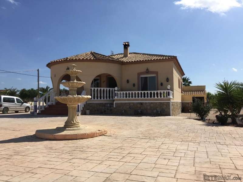 Detached Villa In Catral