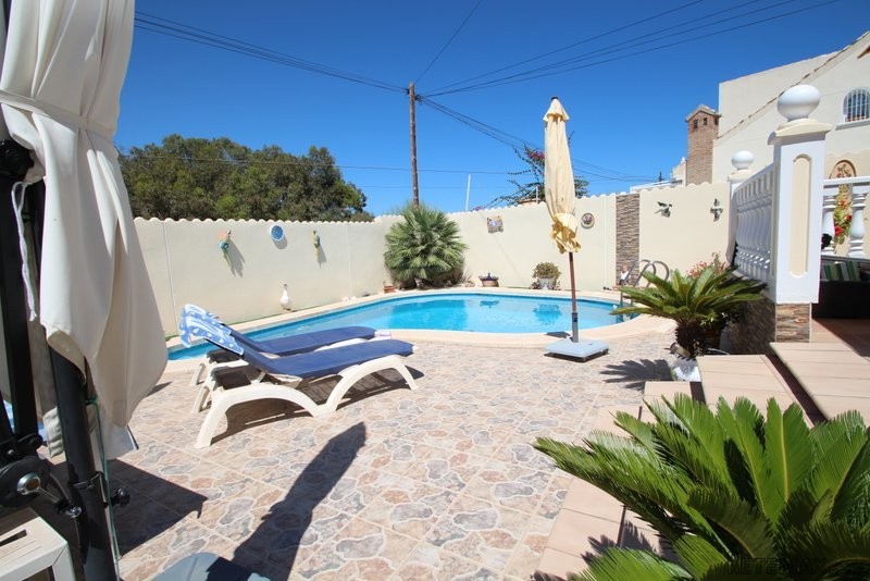 4 Bedrooms - Villa - Alicante - For Sale