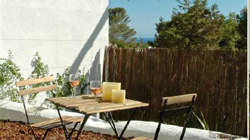 Apartment flat with sea view, entirely..