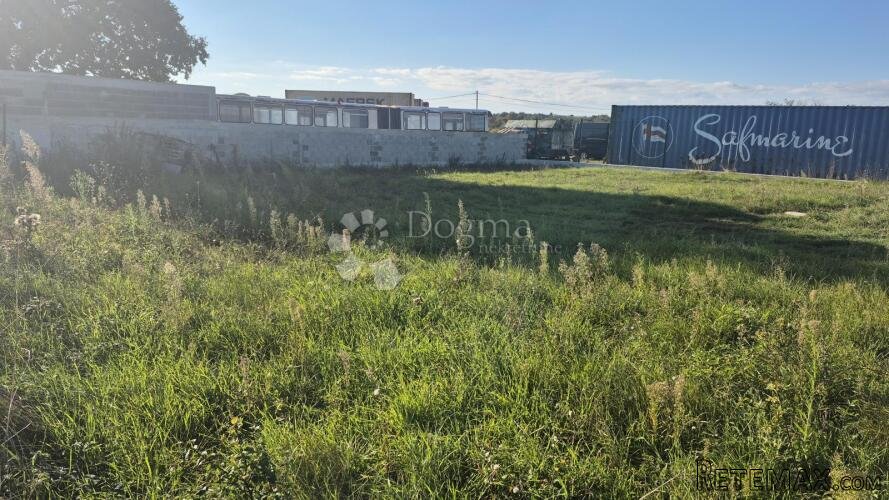 Građevinsko zemljište 474 m2 u industrijskoj zoni u Marčani