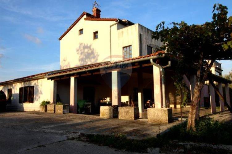 Motel sa restoranom i sobama