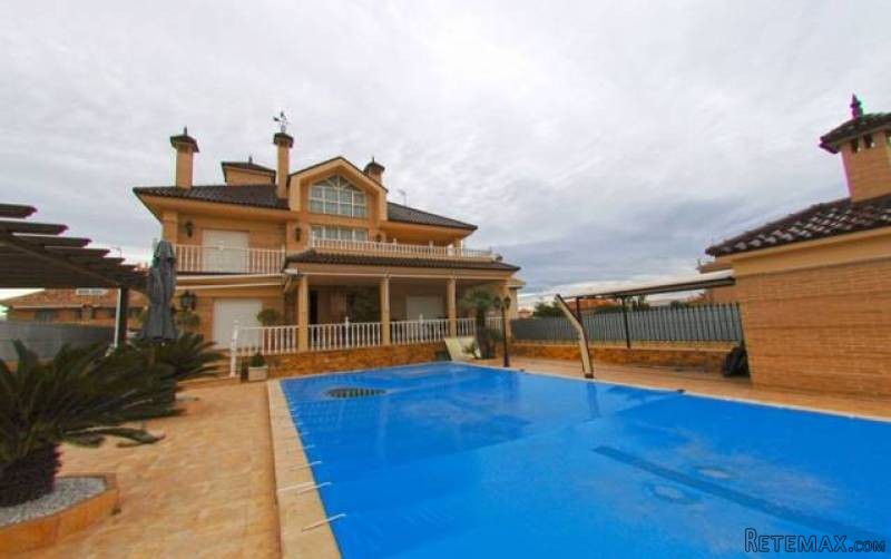 5 Bedroom 5 Bathroom Villa In..
