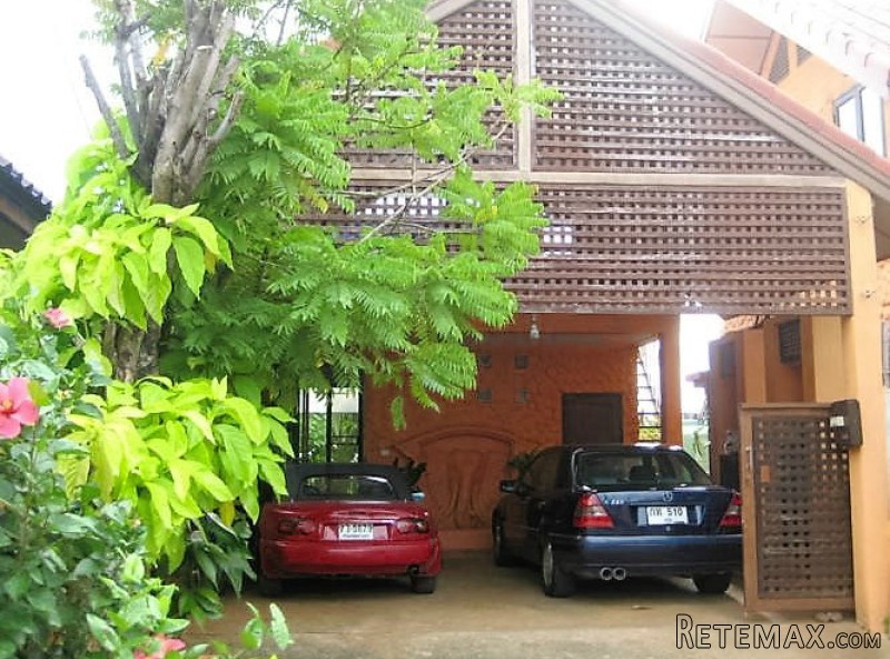 Country-Loft Style 3-Bedroom House in..