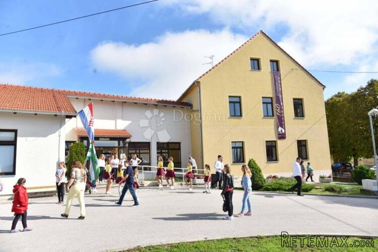 GRAĐEVINSKO ZEMLJIŠTE KOD ČVORA SVETA HELENA - 2